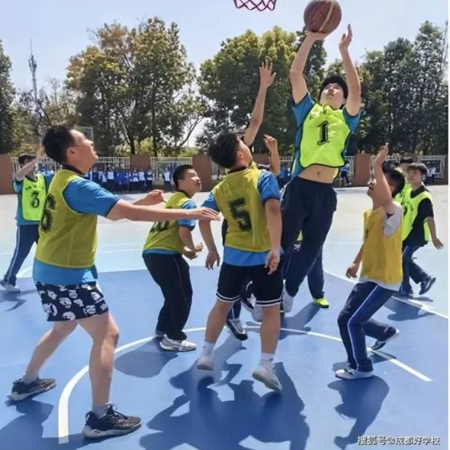 田径新星徐卓一百栏表现优异